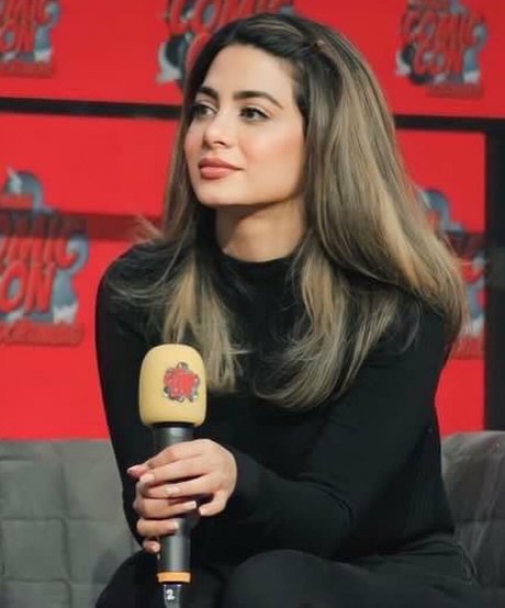 Emeraude Toubia photo 102