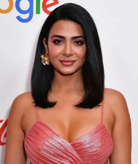 Emeraude Toubia photo 127