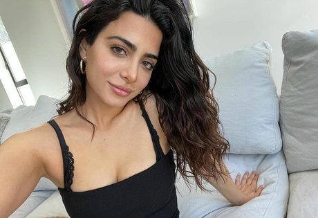 Emeraude Toubia photo 150