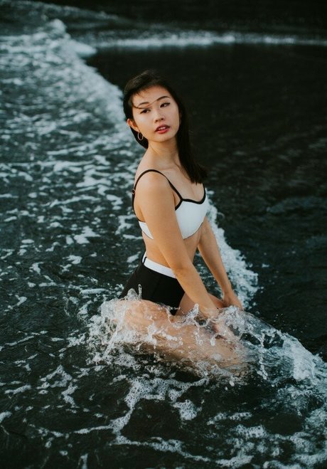 Emi Wong photo 24
