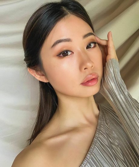 Emi Wong photo 29