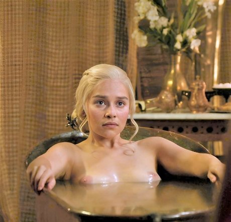 Emilia Clarke photo 22