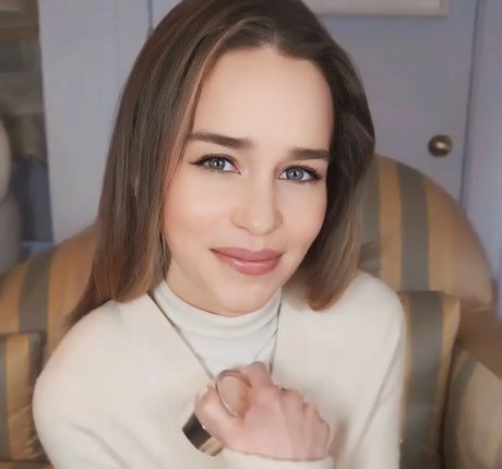 Emilia Clarke photo 101