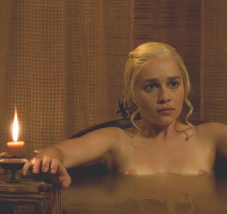 Emilia Clarke photo 110