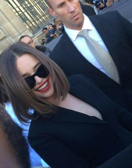 Emilia Clarke photo 500