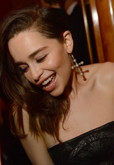 Emilia Clarke photo 900
