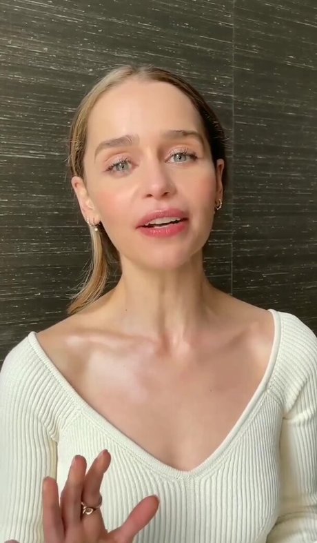 Emilia Clarke photo 918