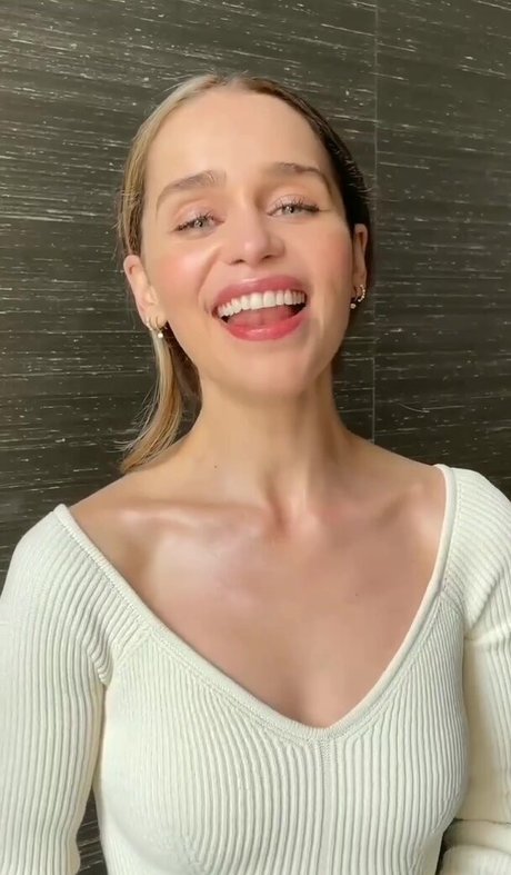 Emilia Clarke photo 920