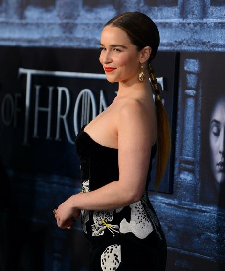 Emilia Clarke photo 945