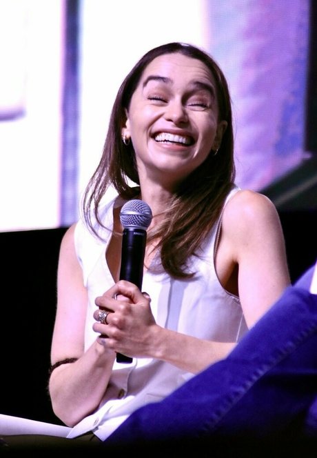 Emilia Clarke photo 989