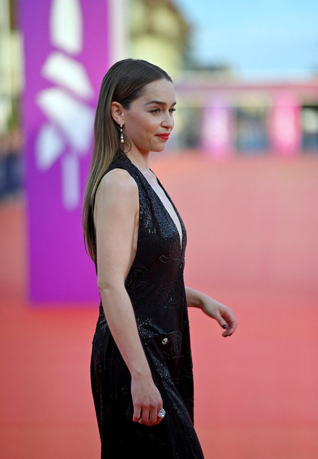 Emilia Clarke photo 1055