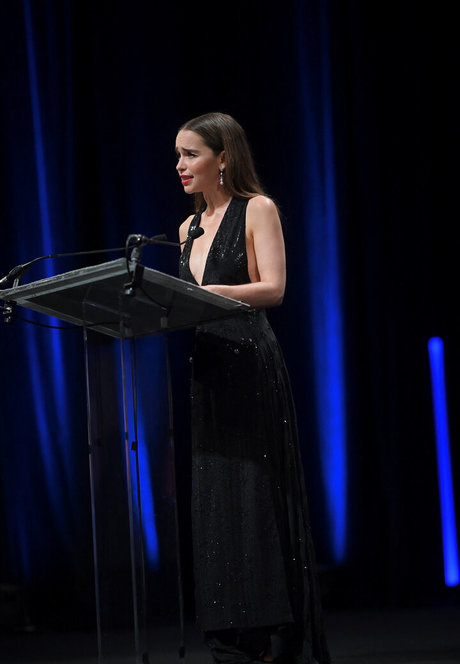 Emilia Clarke photo 1080