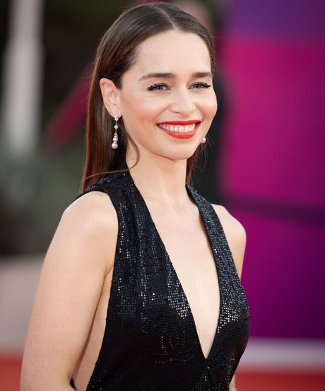 Emilia Clarke photo 1096