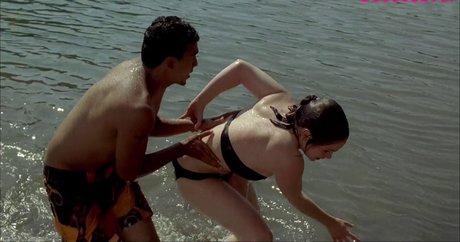 Emilia Clarke photo 1177