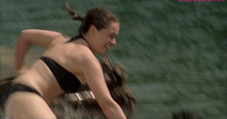 Emilia Clarke photo 1178