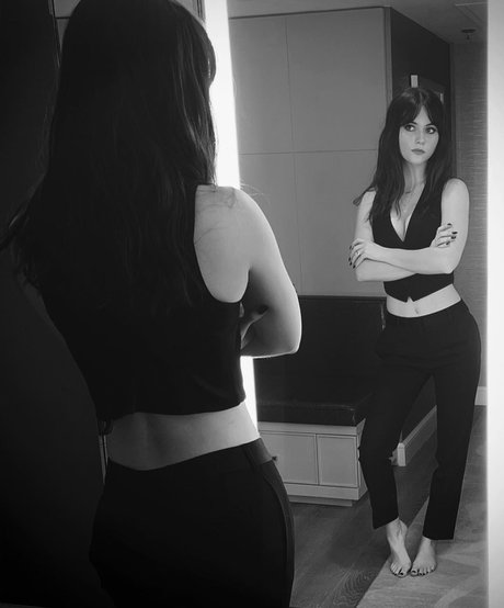 Emilia Jones photo 9