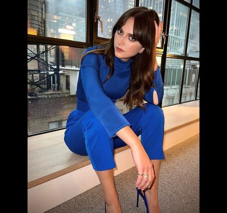 Emilia Jones photo 27