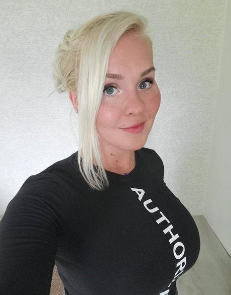 Emilia Linden photo 4