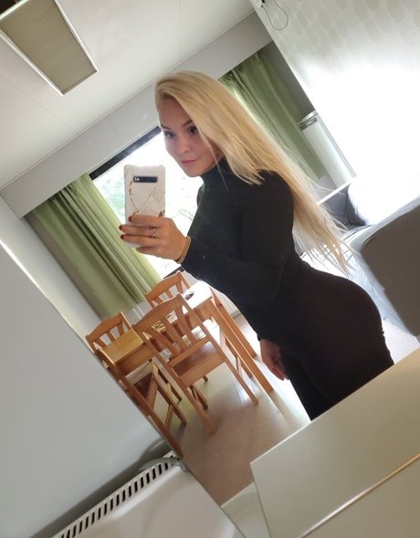Emilia Linden photo 7