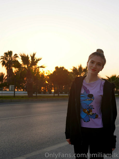 Emilia Milk photo 5