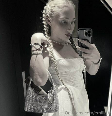 Emilia.tt photo 207