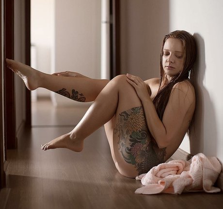 Emille Bee photo 8