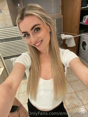 Emily Bellexx photo 7