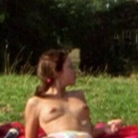 Emily Blunt photo 3
