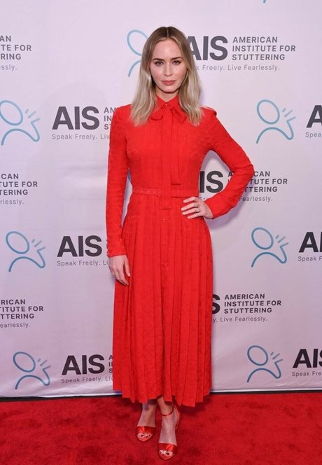 Emily Blunt photo 7