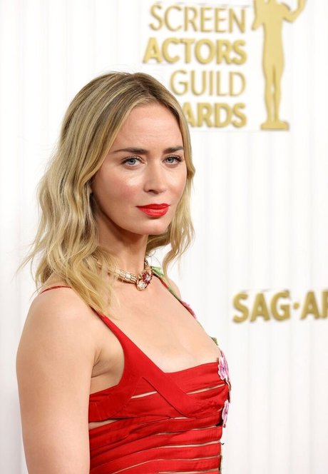 Emily Blunt photo 28