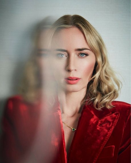 Emily Blunt photo 38