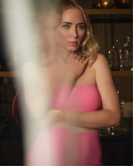 Emily Blunt photo 39