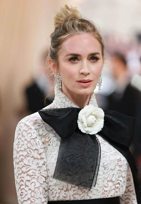Emily Blunt photo 40