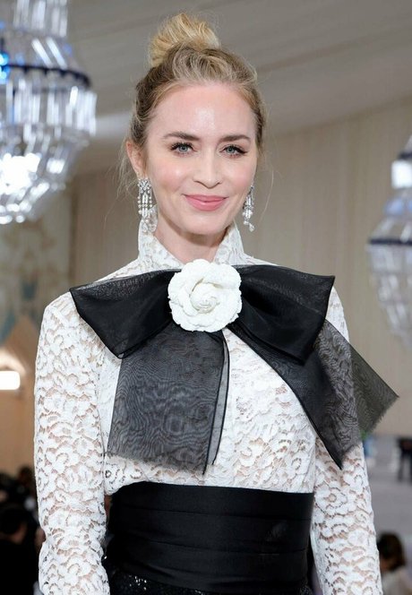 Emily Blunt photo 43