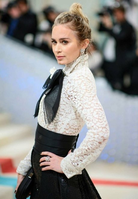 Emily Blunt photo 44