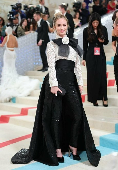 Emily Blunt photo 47