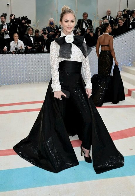 Emily Blunt photo 55