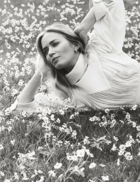 Emily Blunt photo 77