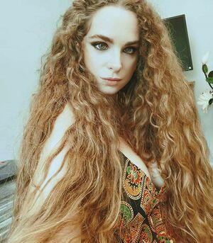 Emily Jezebelle Hamilton photo 2