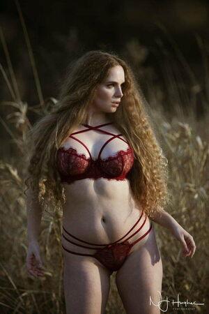 Emily Jezebelle Hamilton photo 29