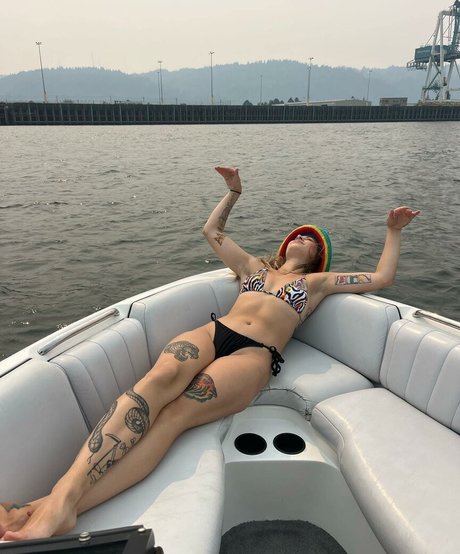 Emily Mello photo 3
