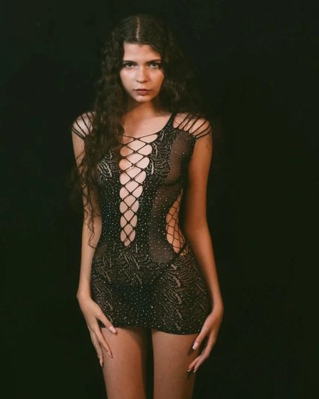 Emily Miller photo 23