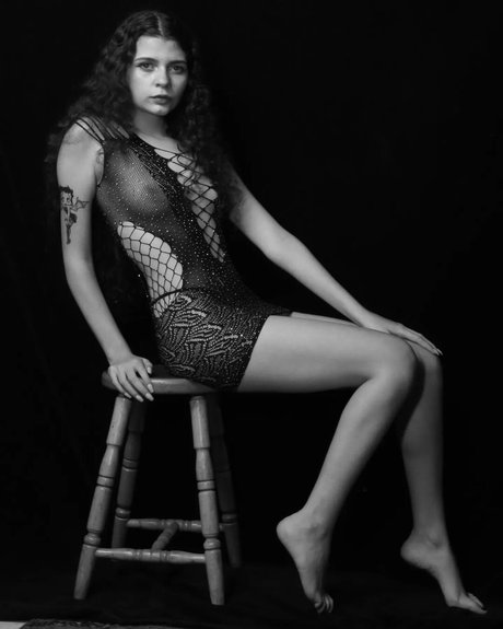Emily Miller photo 25