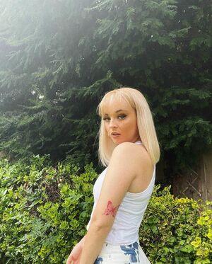 Emily Rose Perrin photo 4