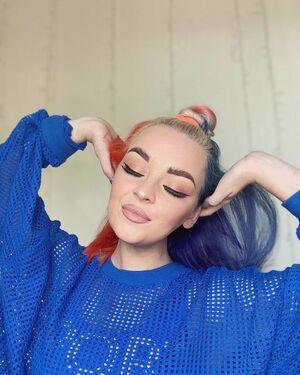 Emily Rose Perrin photo 16