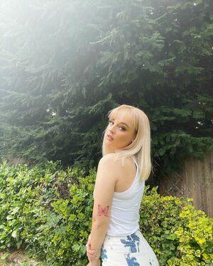 Emily Rose Perrin photo 24