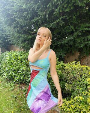 Emily Rose Perrin photo 33