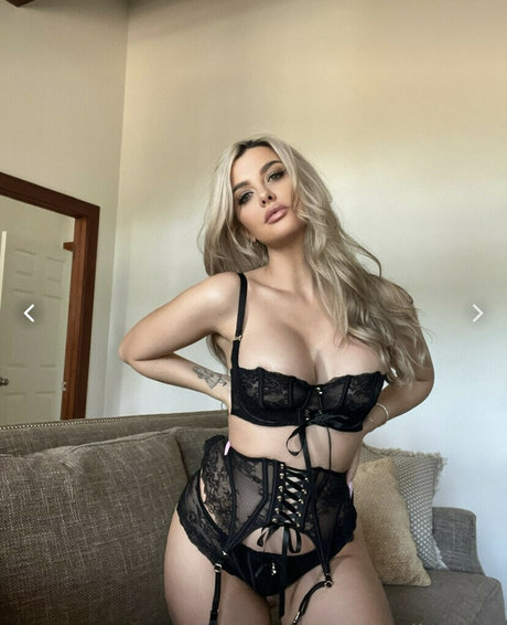 Emily Sears photo 41
