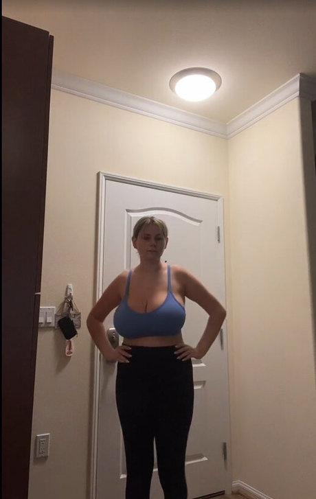 Emily V photo 25