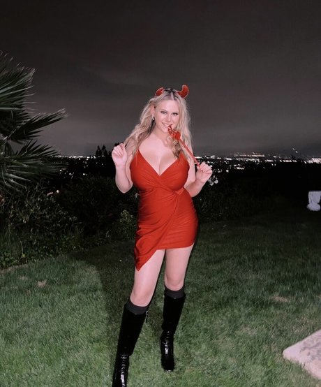 Emily V photo 43